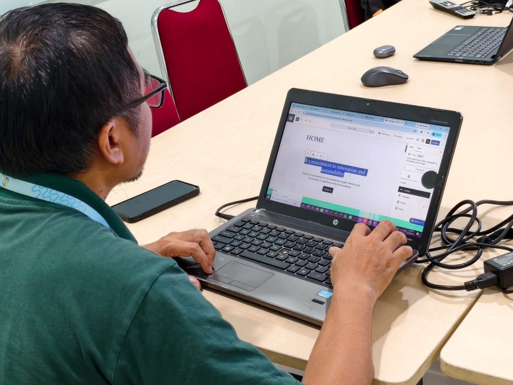 Kursus Web Administration untuk Sekolah